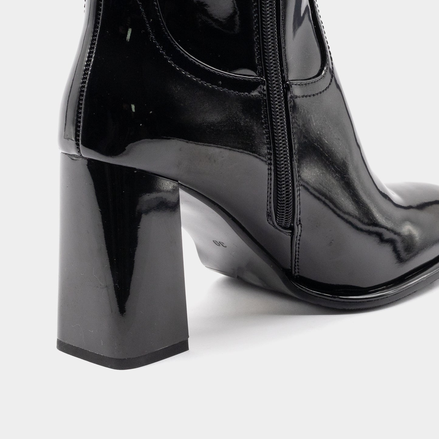 LAURA BIAGIOTTI crne lakovane ženske čizme
